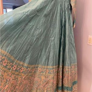 Medium size long dress